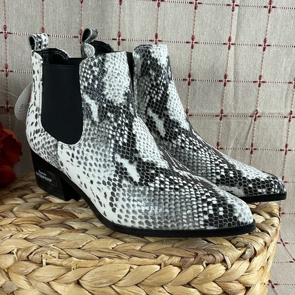Blondo “Emelia” Snakeskin Embossed Leather Chelsea Ankle Boots B6650 195 Sz 6.5 - Picture 2 of 8
